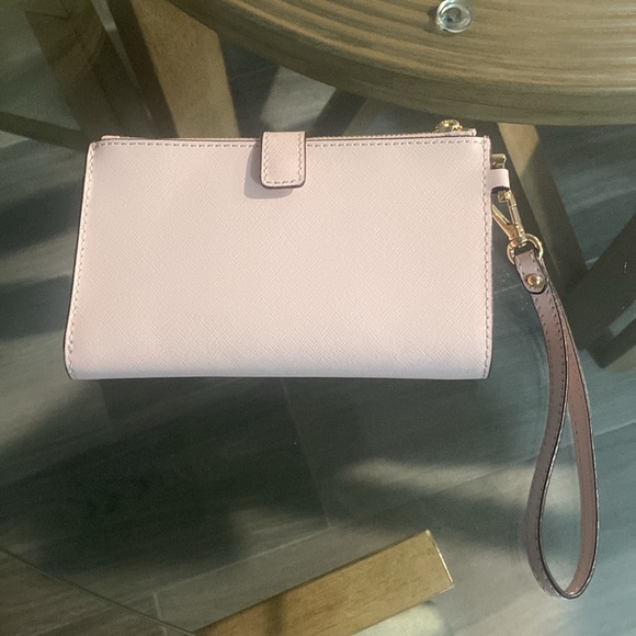 Michael Kors Wrislet - Picture 2 of 3